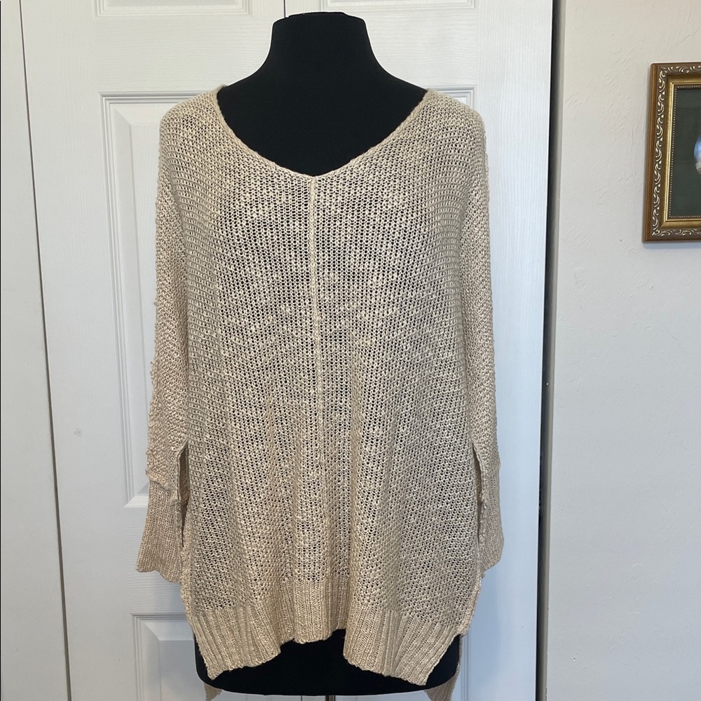 NWT LA MIEL WOMEN'S TAN KNIT V-NECK SWEATER. SIZE M/L.